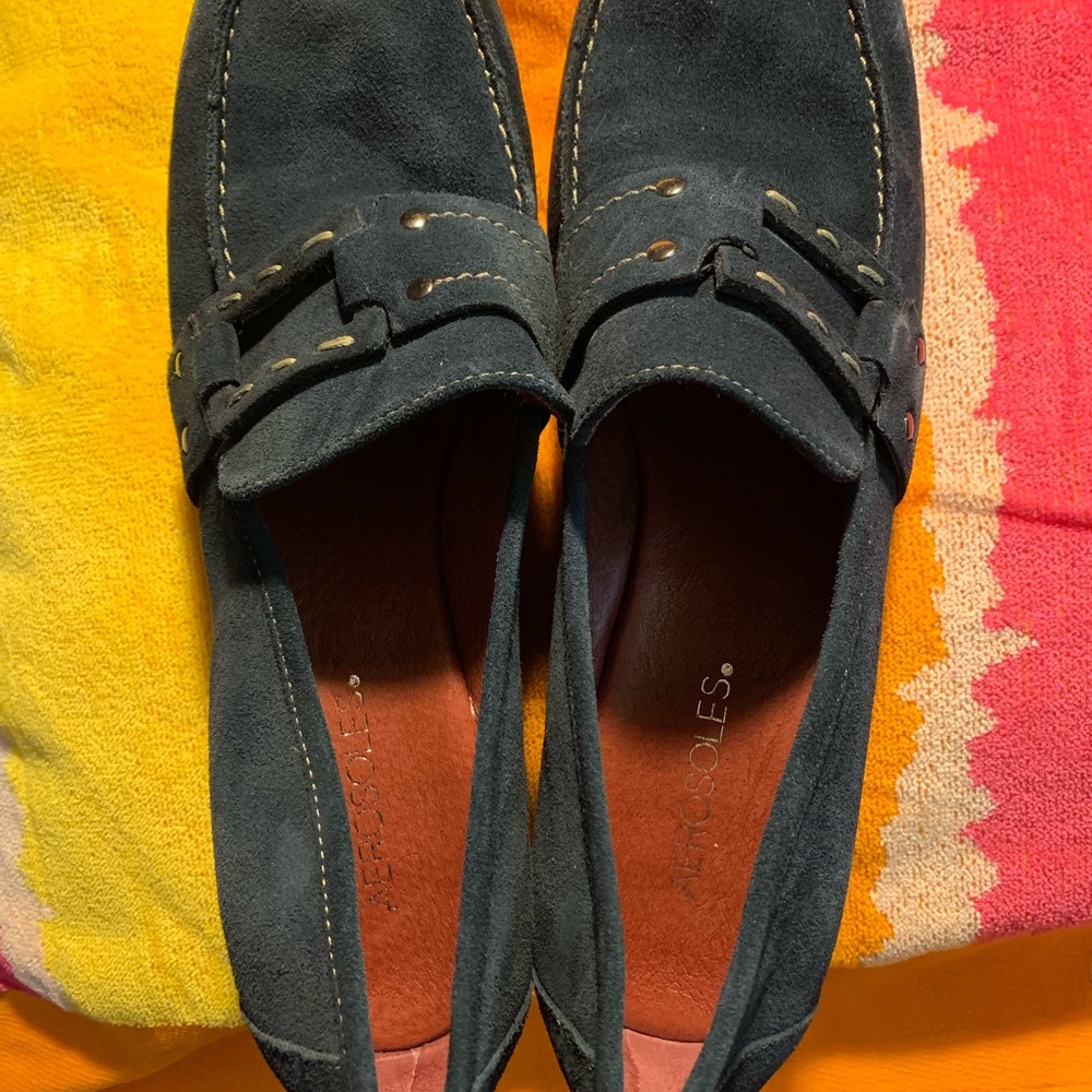 Aerosoles Navy suede heeled loafers - size 9 1/2